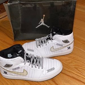 Air Jordan 1 retro baseball tribute size 12 100% authentic